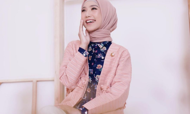 hijab pink pastel Matob Bisnis 10 Gambar Baju Coksu Cocok Dengan Jilbab Warna Apa