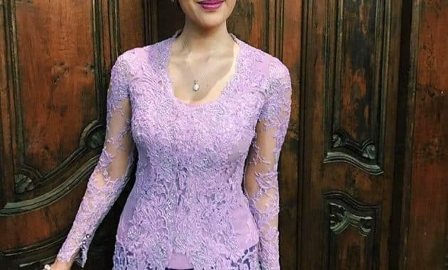 10 Gambar Warna Baju Kebaya Yg Cocok Kulit Sawo Matang