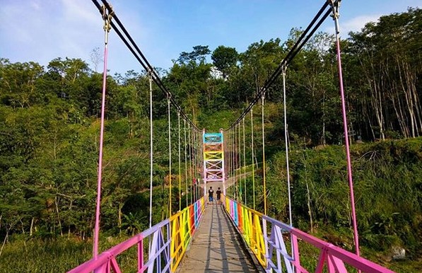 10 Gambar Jembatan Gantung Danawarih Tegal, Lokasi Alamat + Keindahan Sepanjang Perjalanan?