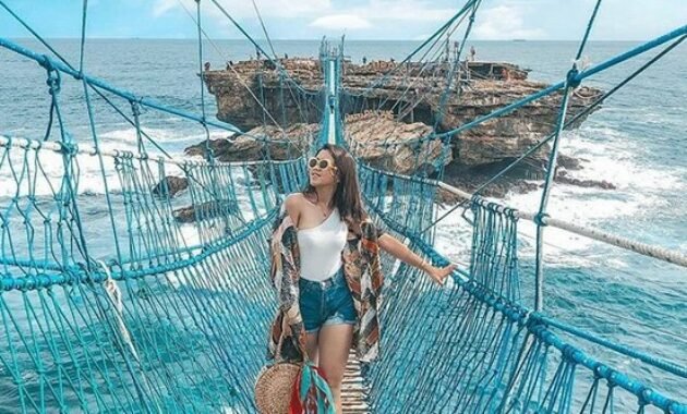 10 Foto Pantai Timang Beach Jogja, Harga Naik Gondola Ke Pulau dan Lokasi Wisata