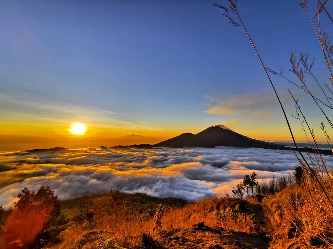 10 Gambar Gunung Batur Bali, Wisata Kintamani Mendaki Sejarah Meletus Letak Lokasi Sunrise