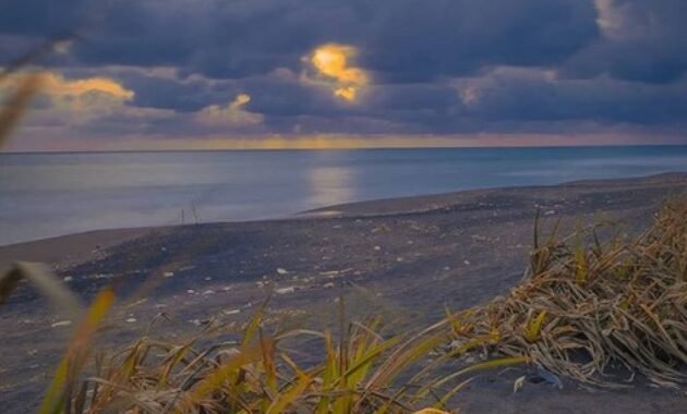 10 Gambar Pantai Pandansimo Bantul, Sejarah Kincir Angin Misteri Letak Peta 37 10 Gambar Pantai Pandansimo Bantul, Sejarah Kincir Angin Misteri Letak Peta