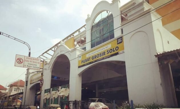 Jam Buka PGS Pusat Grosir Solo, Apa Yang Dijual Kosmetik Helm Jilbab Tas Batik Kaos Distro Makanan Ringan 2 Jam Buka PGS Pusat Grosir Solo, Apa Yang Dijual Kosmetik Helm Jilbab Tas Batik Kaos Distro Makanan Ringan