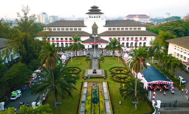 10 Gambar Keunikan Gedung Sate, Harga Tiket Masuk Museum Sejarah Perjuangan Dalam Bahasa Sunda