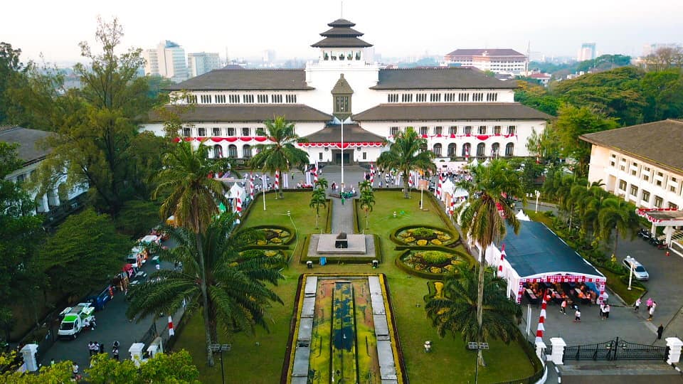 10 Gambar Keunikan Gedung Sate, Harga Tiket Masuk Museum Sejarah Perjuangan Dalam Bahasa Sunda