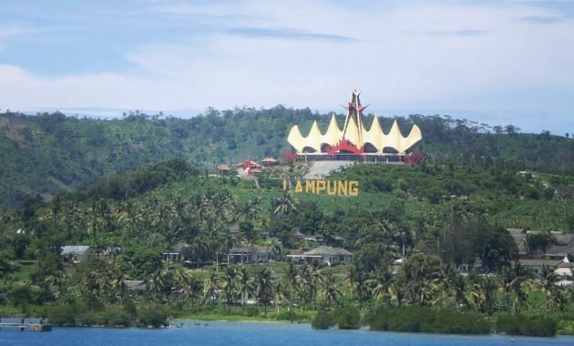 10 Gambar Menara Siger Lampung, Harga Tiket Masuk Terletak Berada Daerah Dimana