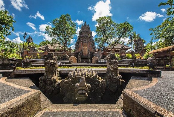 10 Foto Pura Taman Saraswati, Tiket Masuk Ubud Water Palace Bali Map Sejarah Tari Kecak