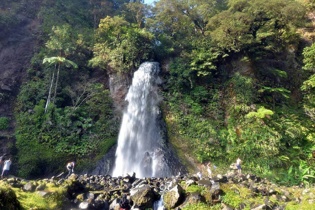 10 Gambar Air Terjun Cibeureum, Harga Tiket Masuk, Lokasi Alamat, Misteri Mitos, Total Ketinggian, Hotel di Sekitar + Rute Jalan Menuju ke Sana