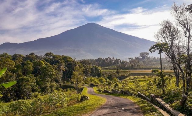 10 Gambar Gunung di Cirebon 2023 Ciremai Indrakila Wisata