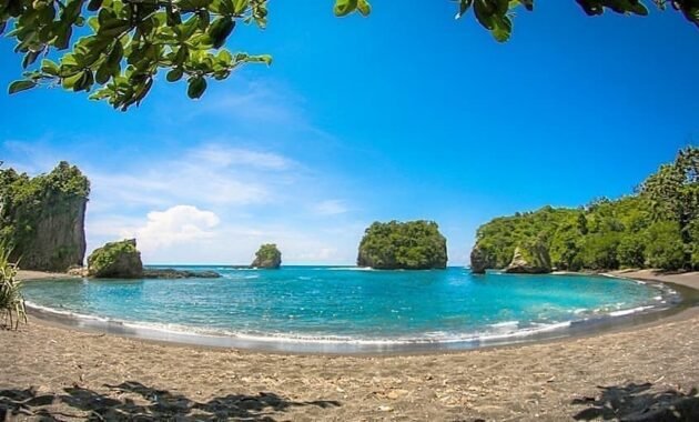10 Foto Pantai Licin Malang, Harga Tiket Masuk Rute Ke Peta Akses Alamat