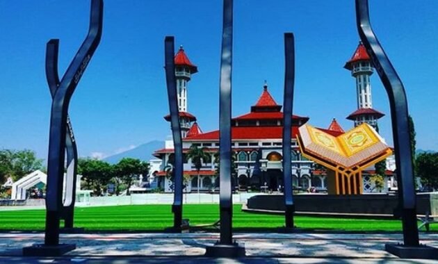 10 Gambar Masjid Agung Cianjur, Lokasi Alamat, Arsitektur Pembangunan + Hotel di Sekitar