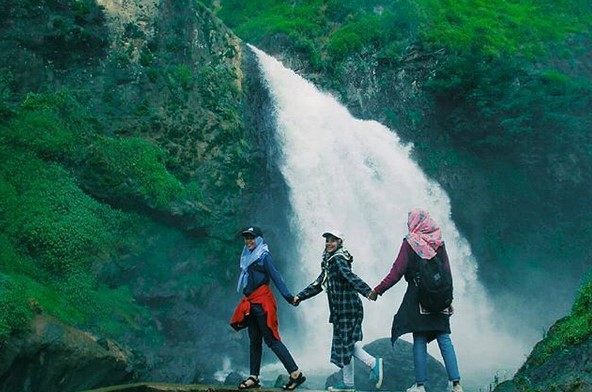 10 Foto Curug Nyogong Cihurip, Alamat Lokasi Kabupaten Garut Jawa Barat