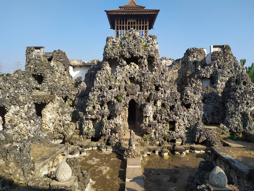 10 Foto Gua Sunyaragi Cirebon, Tiket Masuk Wisata Sejarah Misteri Mitos Taman Sari