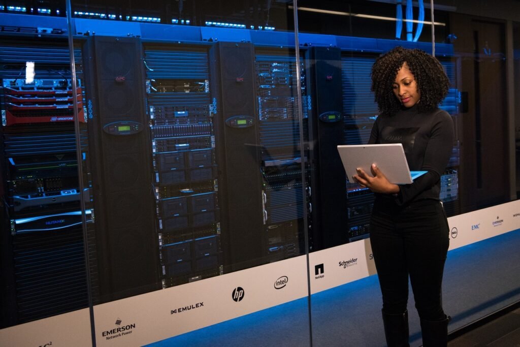 Public Cloud vs Private Cloud, Mana Yang Lebih Tepat Untuk Infrastruktur IT Bisnis Anda?